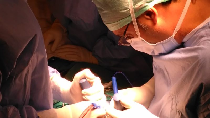Spine surgery: work under the operating microscope